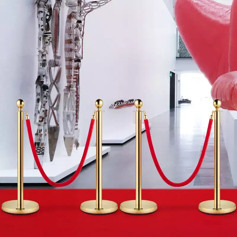 VEVOR Crowd Control Stanchion, Set of 4 Pieces Stanchion Set, Stanchion Set with 5 ft/1.5 m Red Velvet Rope, Crowd Control Barrier, Gold