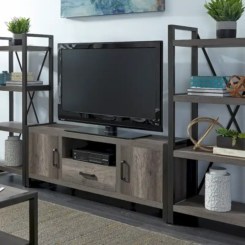 Tanners Creek Greystone Entertainment Center w Piers