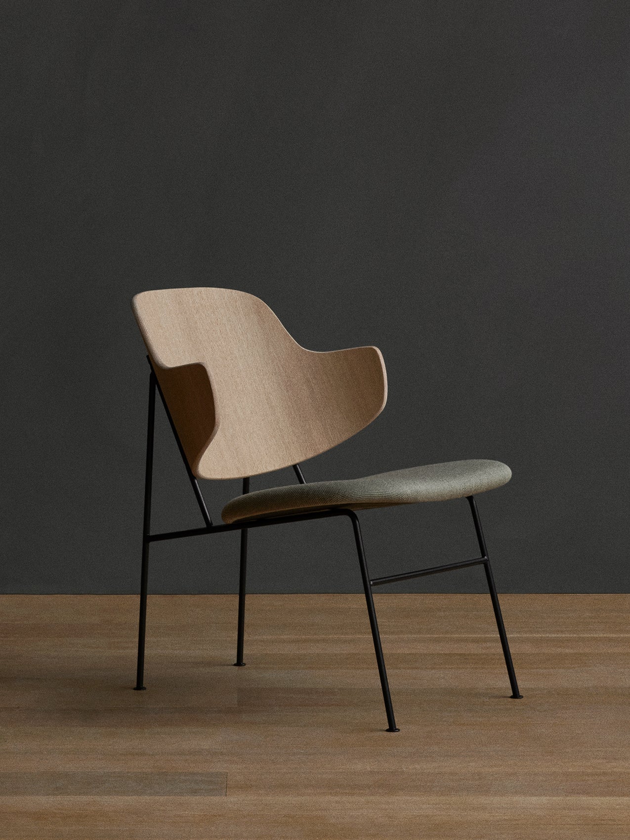 Upholstered Lounge Chair with Deep Low Curved Seat for Living Room & Hallway