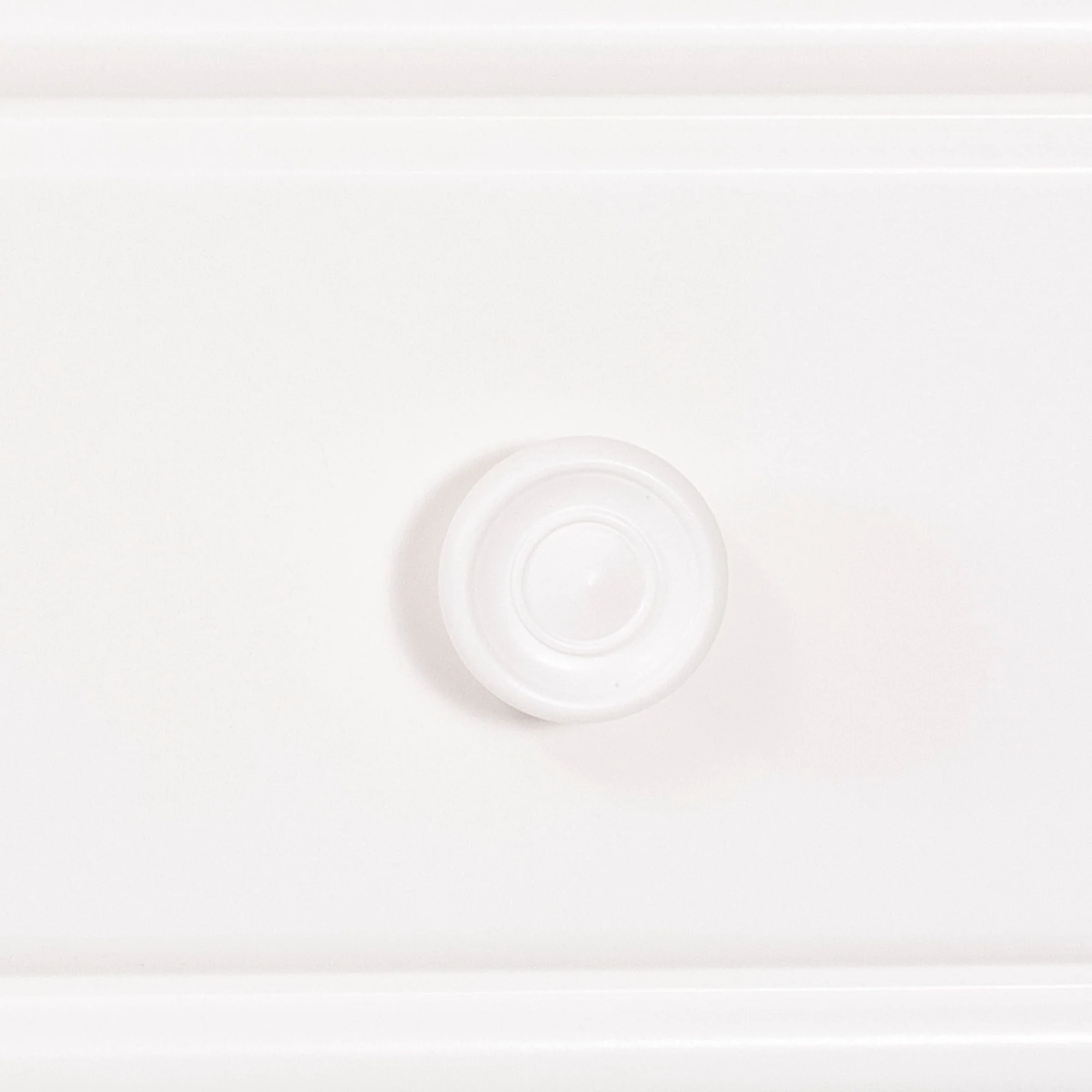 Dresser & Mirror - White — Summer house features the best of cottage with louvered panel accents in an Oyster White finish
