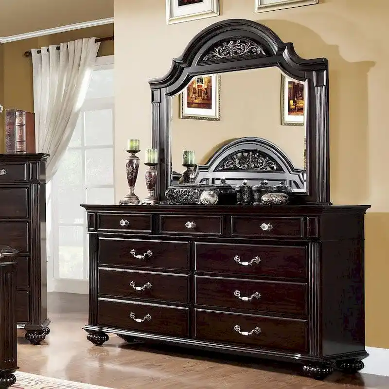 Traditional 2-piece 9-Drawer Dresser and Mirror Set