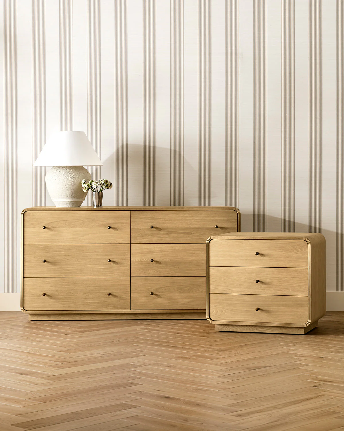 Modern Oak Dresser with Oversized Soft-Close Drawers & Brass Hardware for Bedroom
