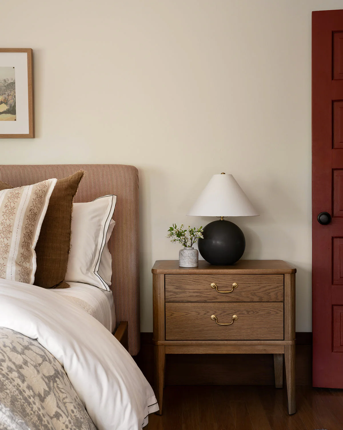 Classic Honey Oak Veneer Nightstand with Drop Pulls & Soft-Close Drawers for Bedroom