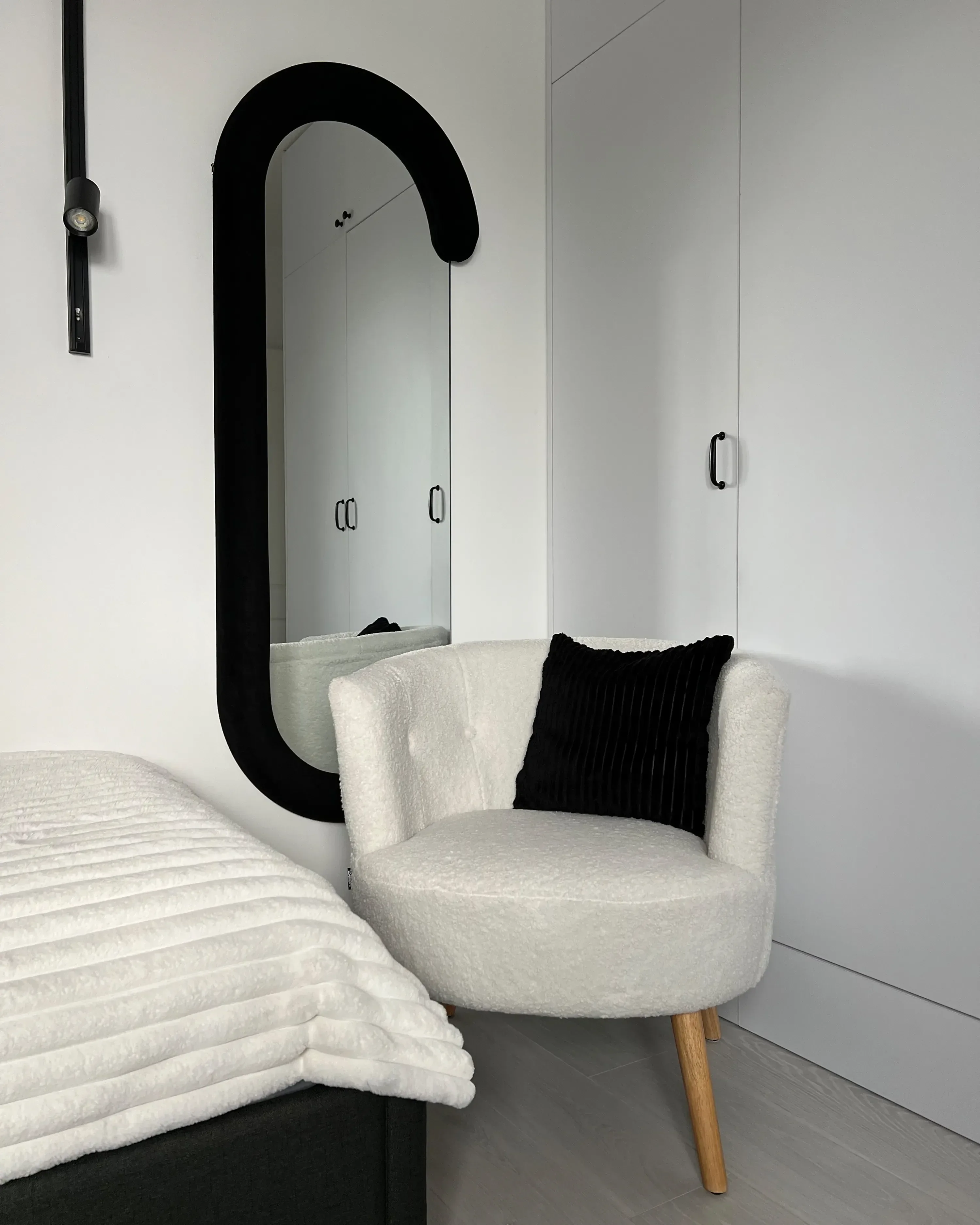 Specchio Ovale Velluto Nero 54x158 cm
