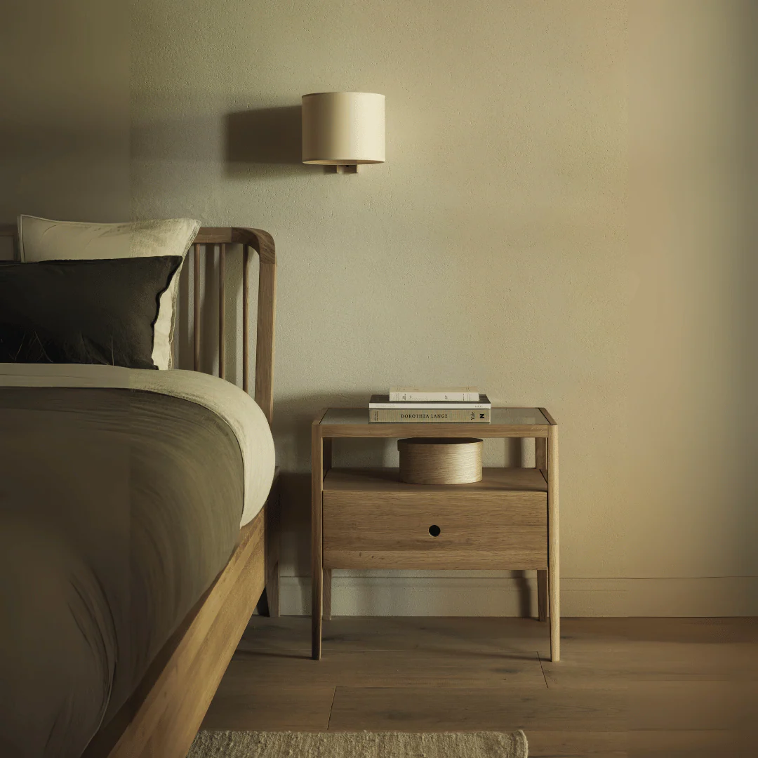 Traditional Oak Oak Bedside Table for Bedroom
