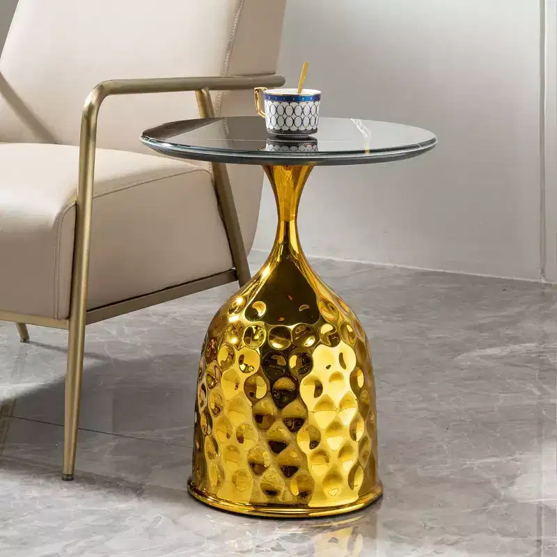 Round Side Table with Iron Tray Top, Gold Metal Hammer Pattern Pedestal, End Table for Sofa, Bedside