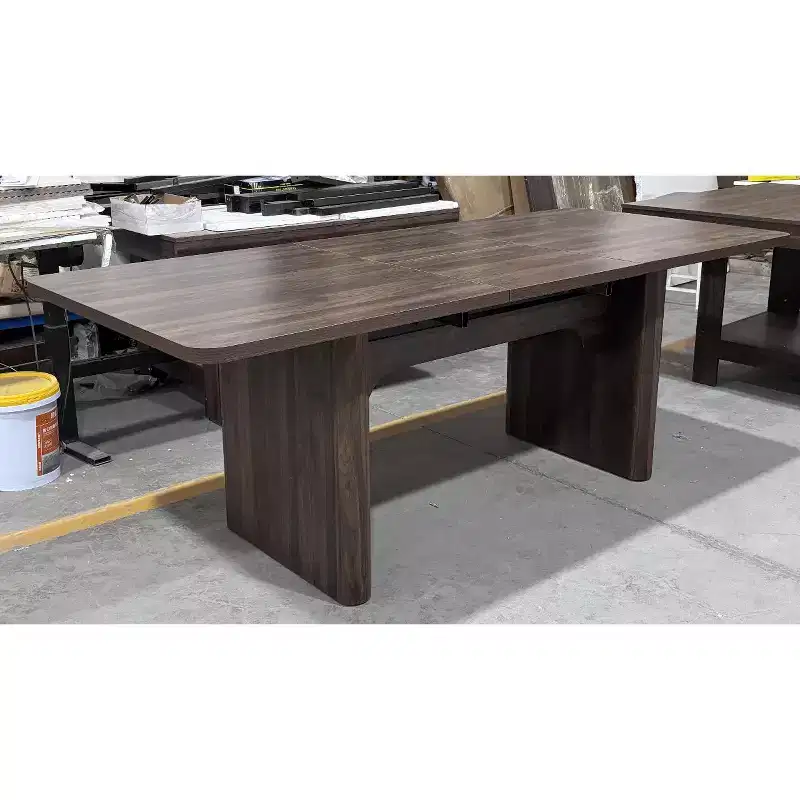 Extendable dining table