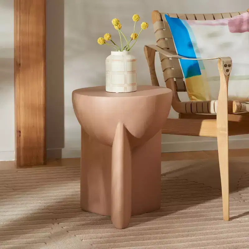 Round Accent Table with Sculpted Legs